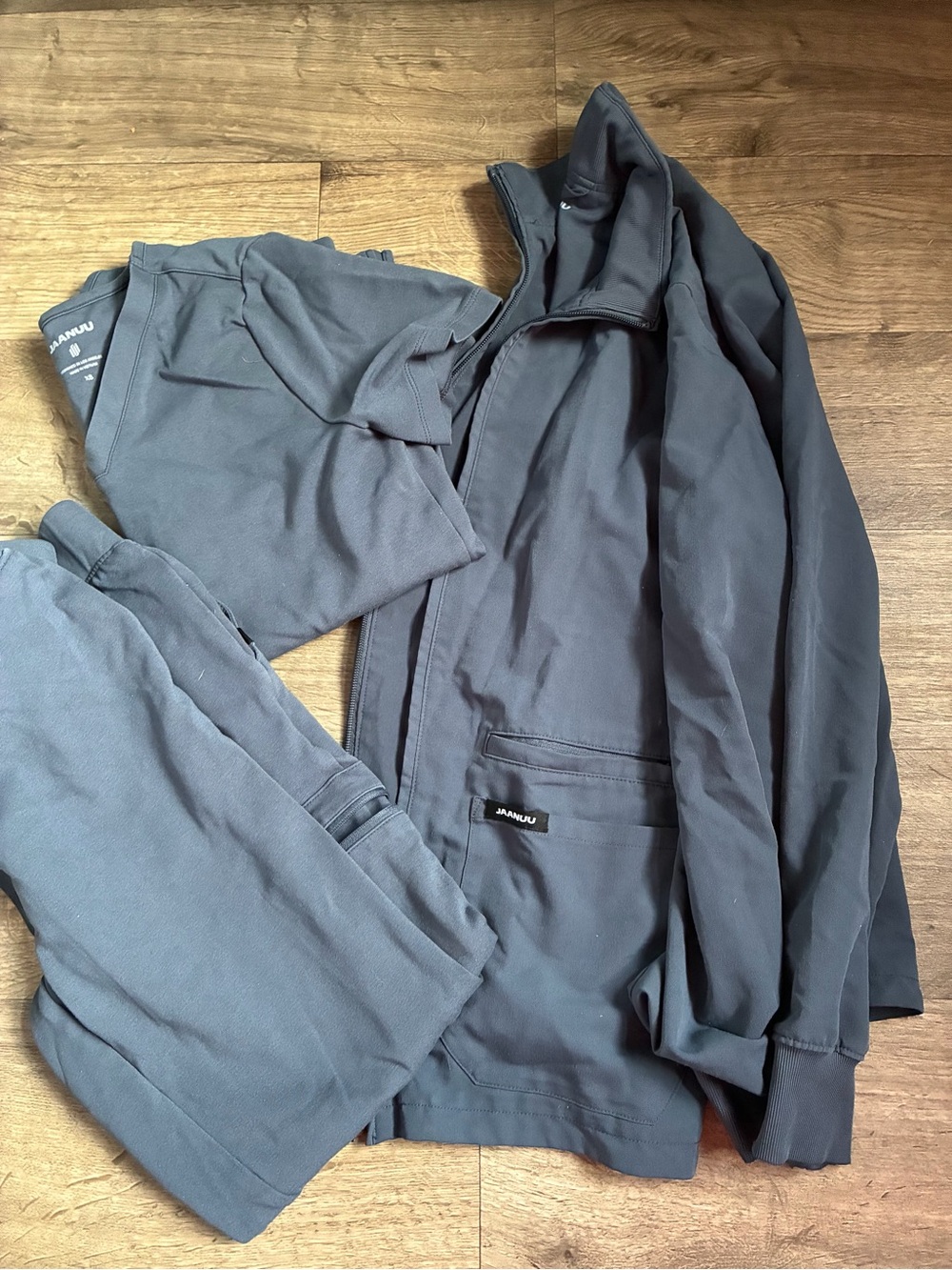 Jaanuu Grey scrub set XS/S